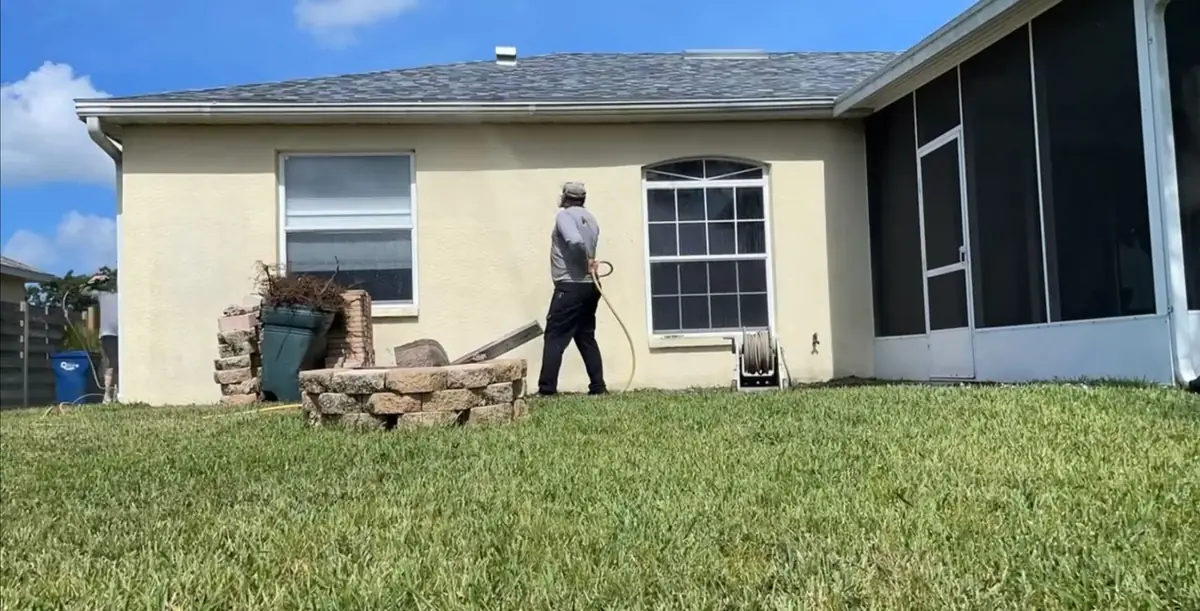 Crew member washing the stucco walls of a Florida home
